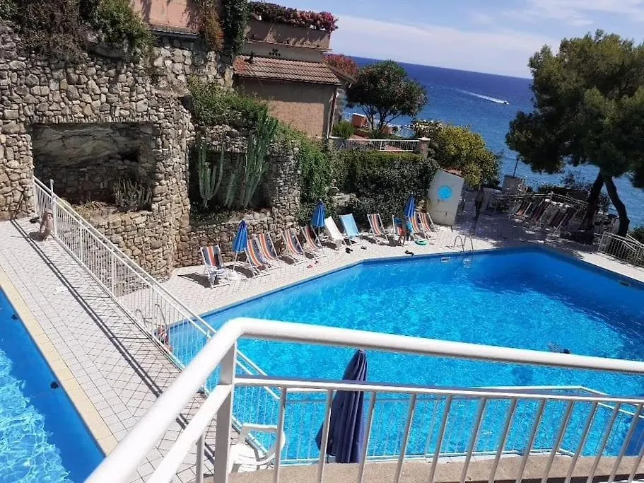 La Casetta In Canada, Appartamento Sul Mare Con Piscina Marina dʼMarina dʼAndora 이탈리아